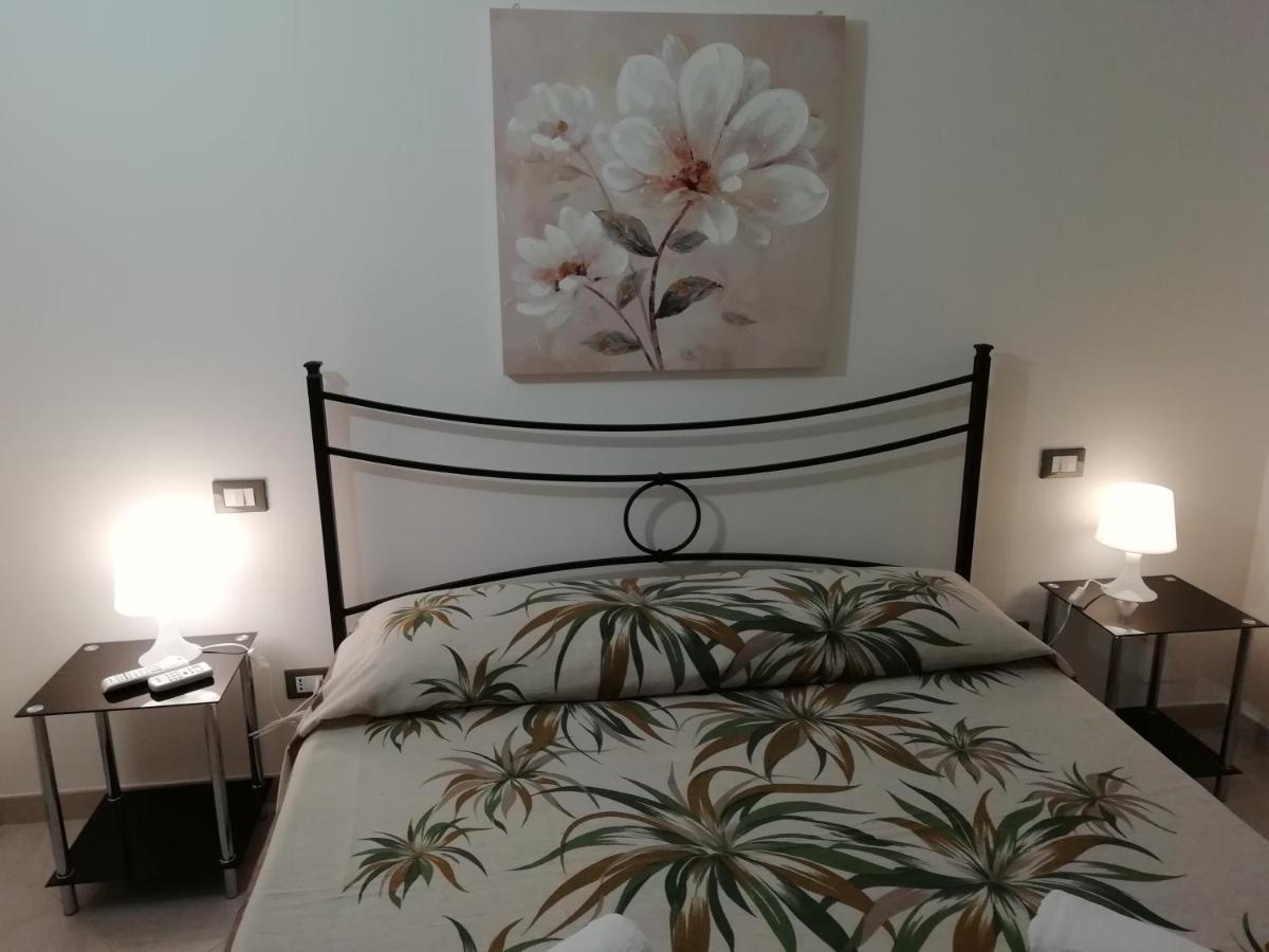 Da Luigi Locazioni Brevi Turistiche Bed and Breakfast Monopoli Exteriör bild