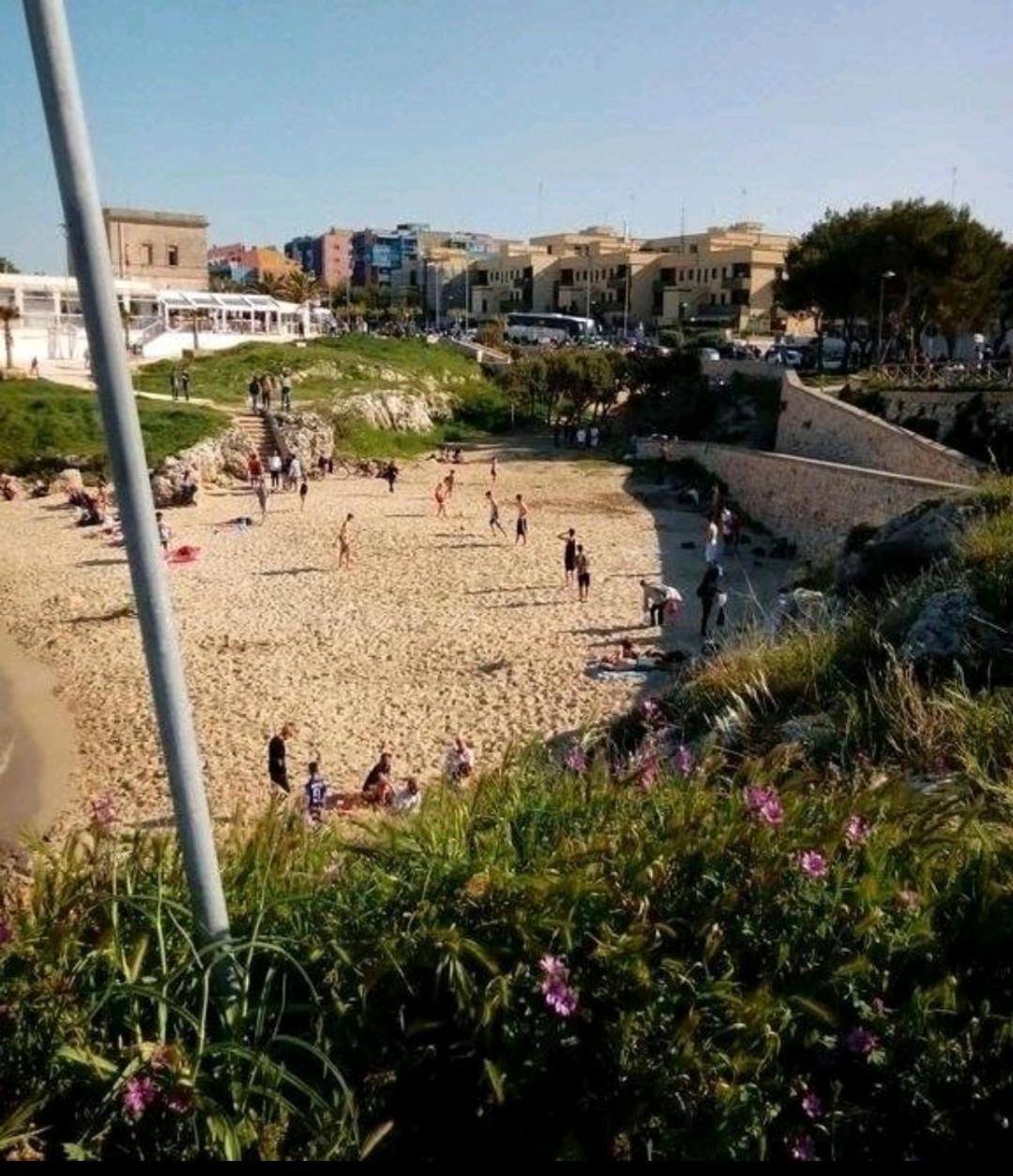 Da Luigi Locazioni Brevi Turistiche Bed and Breakfast Monopoli Exteriör bild